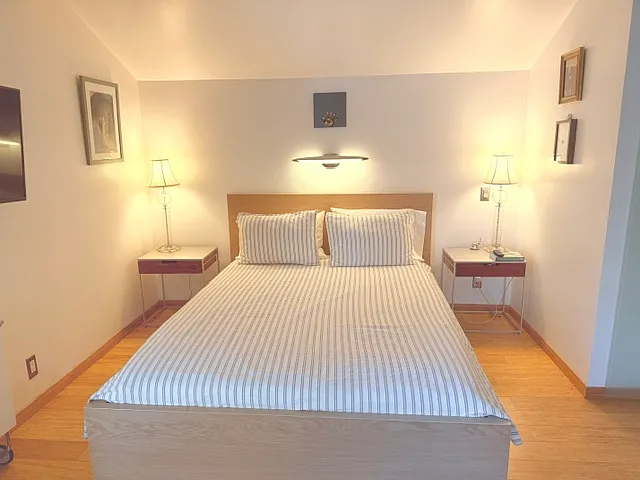 Queen bed