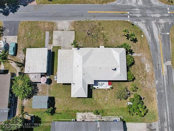 4th image of 138 NE 13th Ave #140