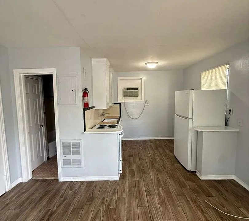 224 W 22nd St