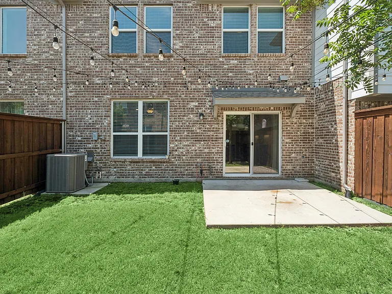 982 Mikaela Dr — Photo 14