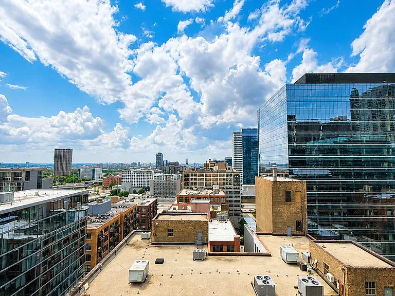 565 W Quincy St #1608 — Photo 9
