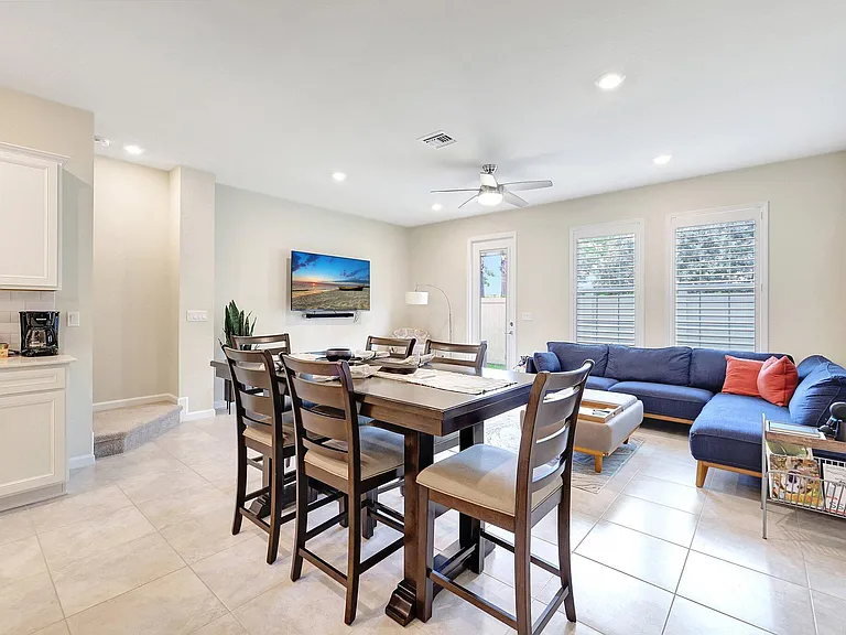 1807 SE Ocean Cove Way — Photo 11