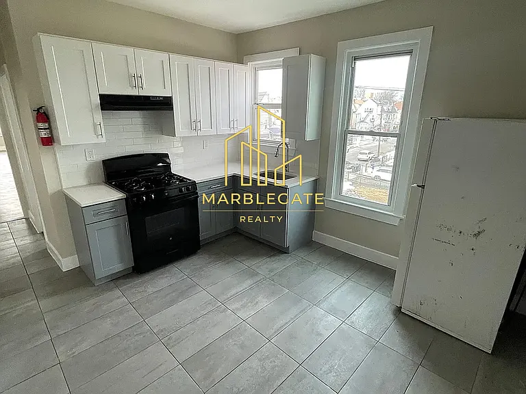 28 Wainwright St #33 — Photo 1