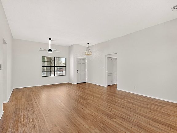 4th image of 1709 Savannah Dr NE