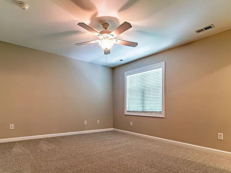 208 Sir William Ln — Photo 23