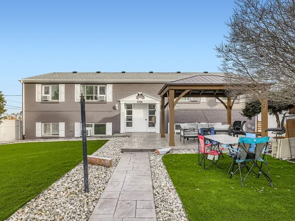 2306 S Linden Ct, Denver, CO 80222