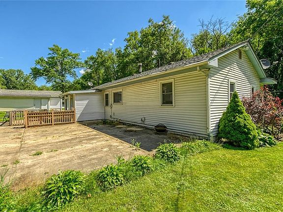 3rd image of 960 Shadybrook Dr