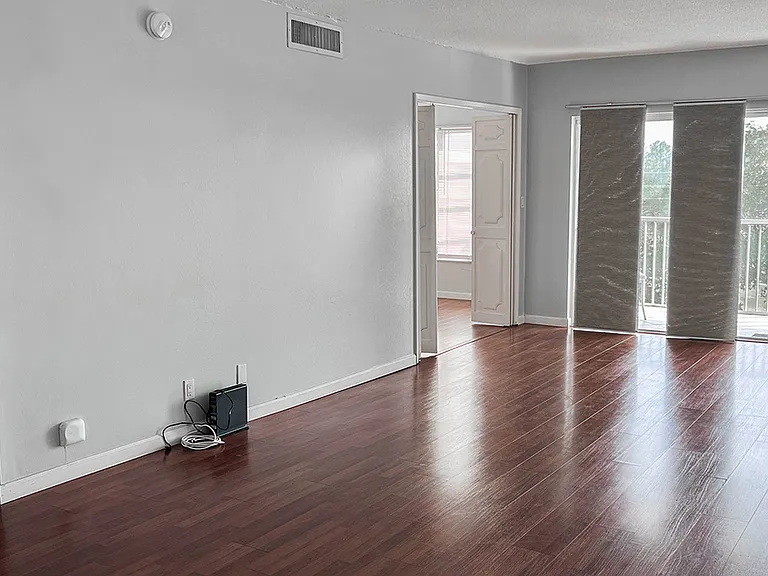 2850 N Palm Aire Dr #6 — Photo 2