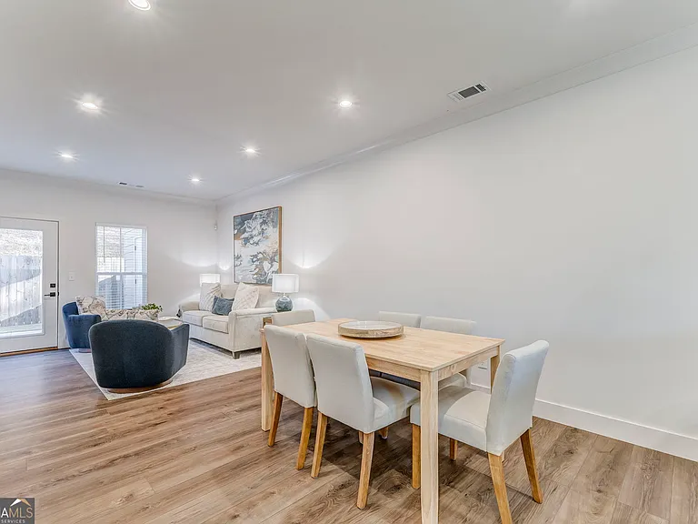 77 Chateau Dr — Photo 23
