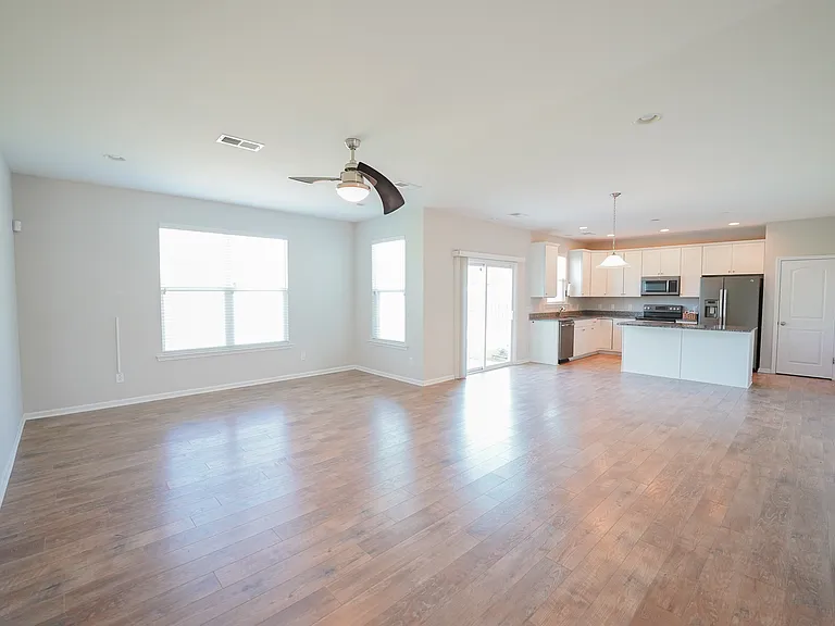 215 Shelton St — Photo 5