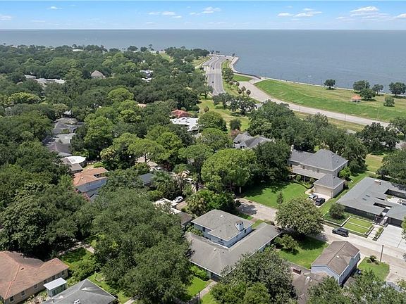 4th image of 35 Oriole St