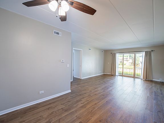 5th image of 3N550 Crown Rd APT 9