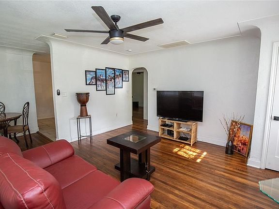 4th image of 2930 Valencia Way S