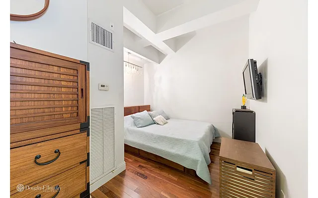 Rented by Douglas Elliman | media 18