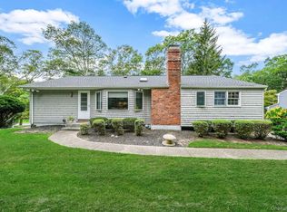 25 Woodville Rd, Shoreham, NY 11786
