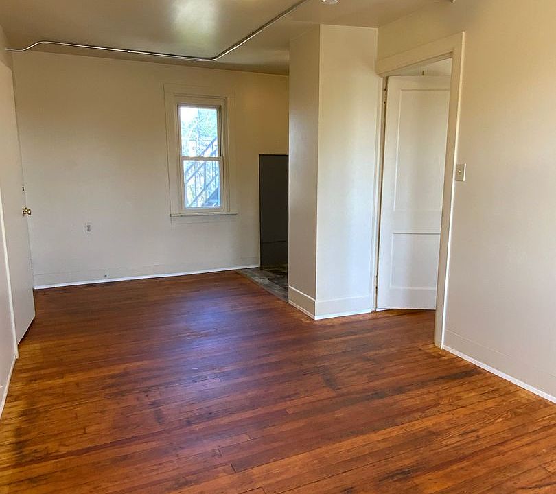 1st image of 401-403 W James St #18