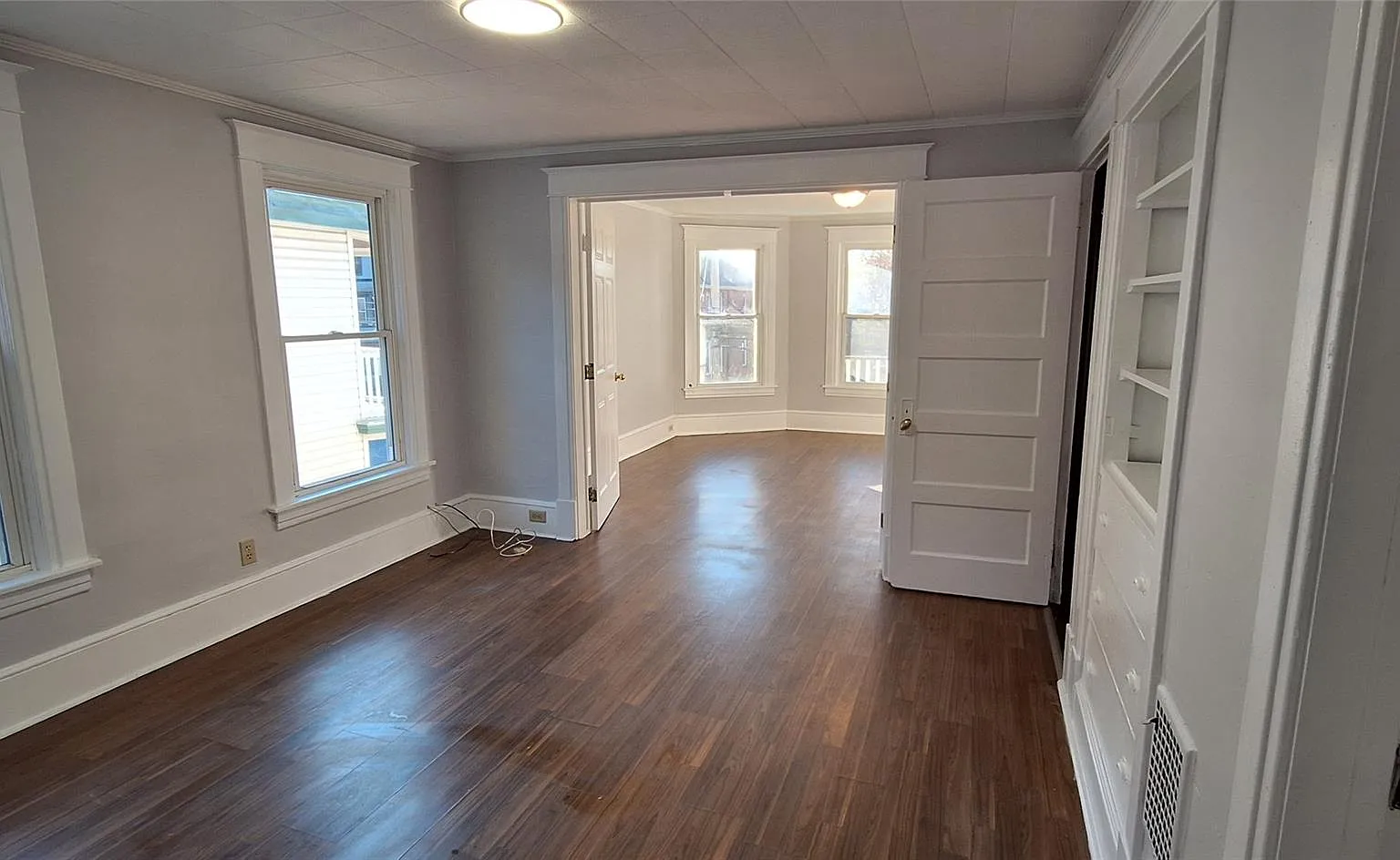 3 bed, 1.0 bath, 1050 sqft, $2,050 — Photo 3
