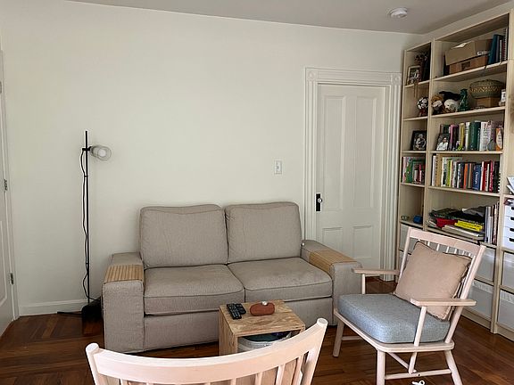 5th image of 366 Pleasant St #1