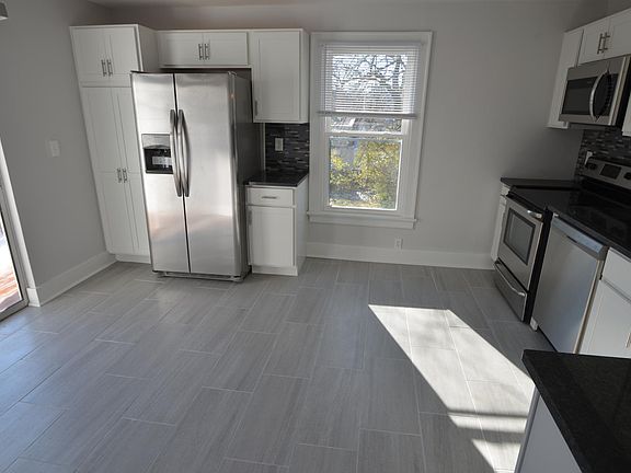 4th image of 2893 Markbreit Ave #2