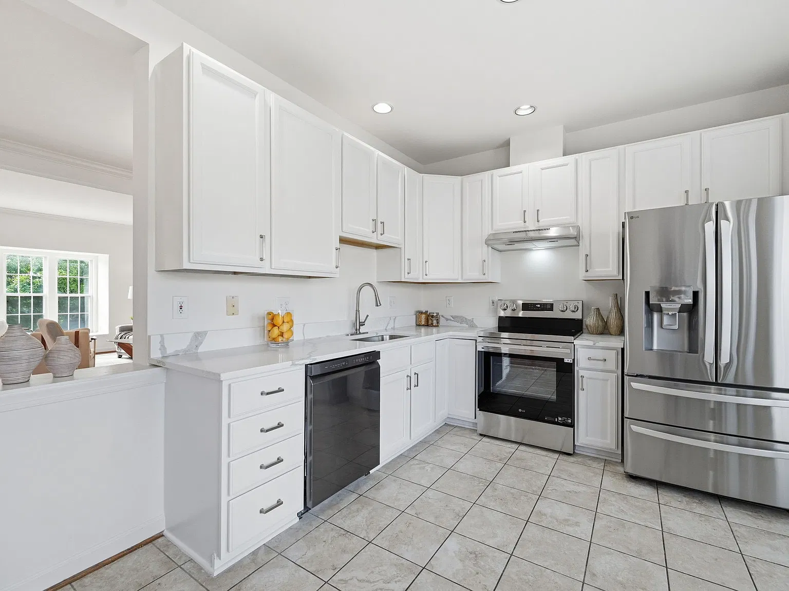 3 bed, 2172 sqft, $3,000 — Photo 2