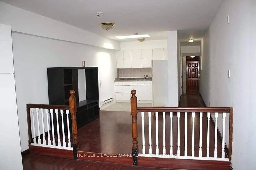 Building Photo - 2442 Danforth Ave #2