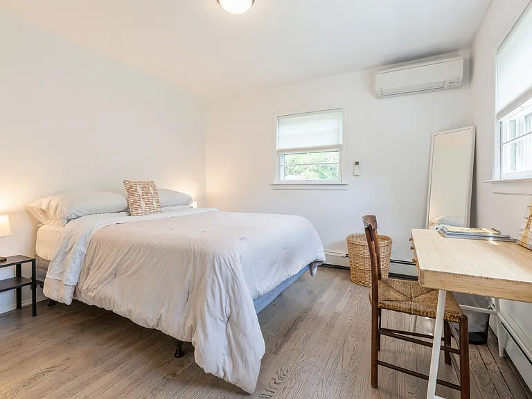 4019 Noyack Rd — Photo 15