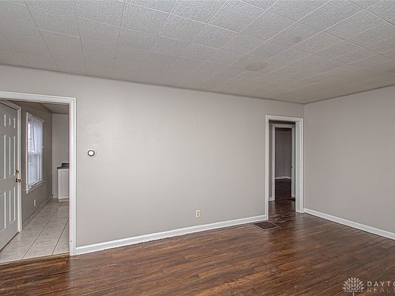 3rd image of 909 NW D St