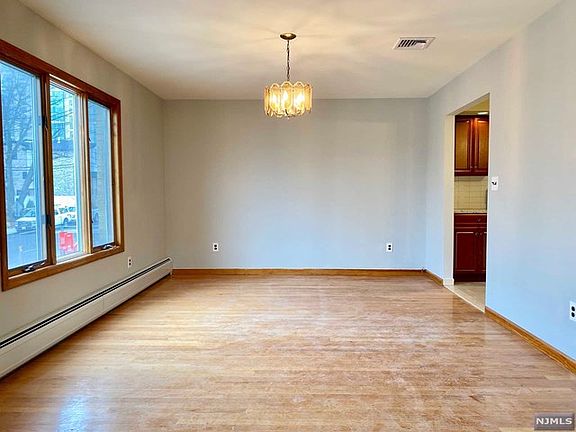 2nd image of 420 Lawton Ave APT B