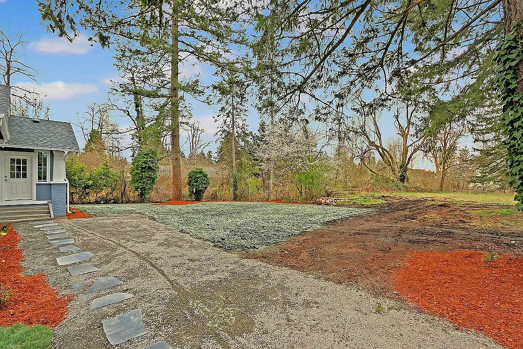 3 bed, 2241 sqft, $3,100 — Photo 3