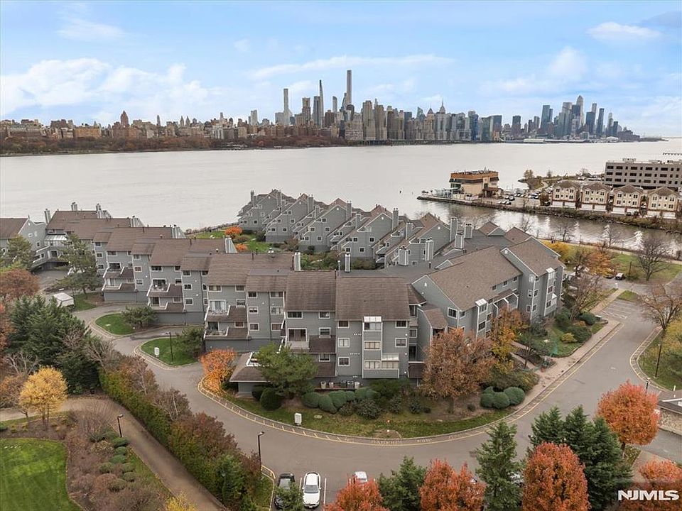 1st image of 9 Cove Ln N #B