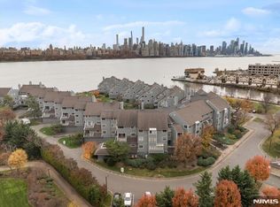 9 Cove Ln N #B, North Bergen, NJ 07047