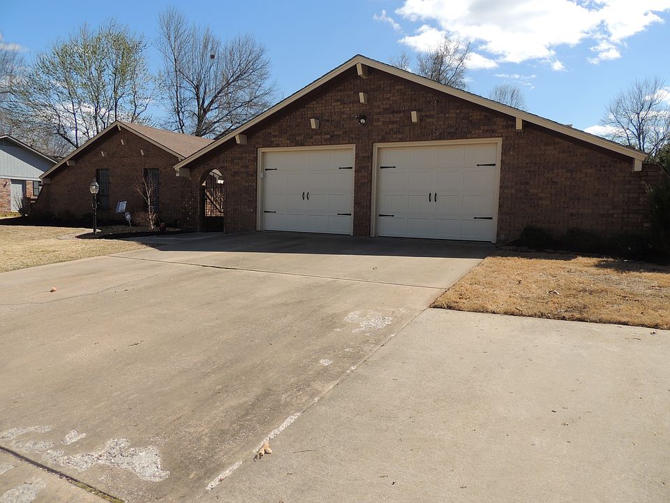 1st image of 2517 E Sweetbriar Dr