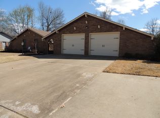 2517 E Sweetbriar Dr, Fayetteville, AR 72703