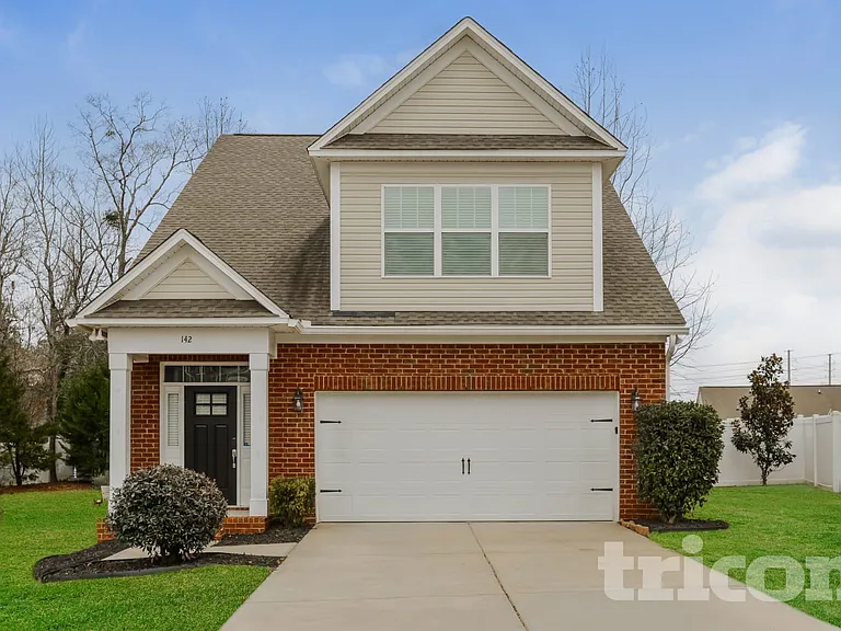 142 Regency Pl — Photo 1
