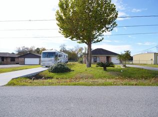 8903 Robinson Rd, Hitchcock, TX 77563
