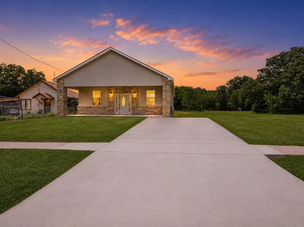 324 Tennessee St, Graham, TX 76450