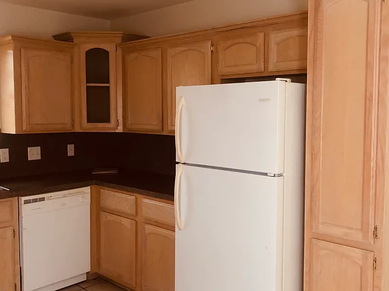 2513 Shasta Ave — Photo 7