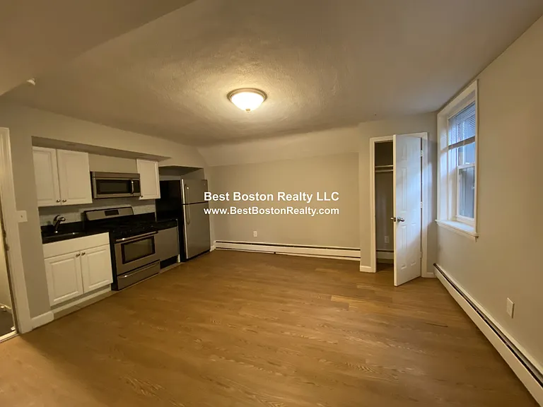 120 Charles St #2 — Photo 7