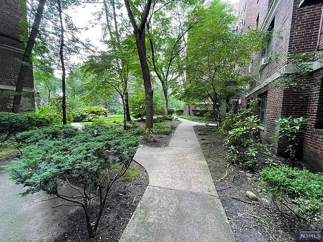 100 E Palisade Ave #C13 — Photo 15