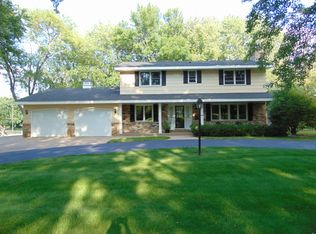 11 S Shannon Dr, Shakopee, MN 55379