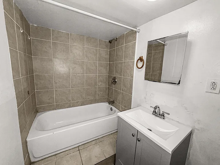 253 W Rockland St #1 — Photo 11