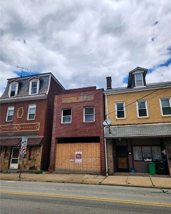 2nd image of 1802 Main St