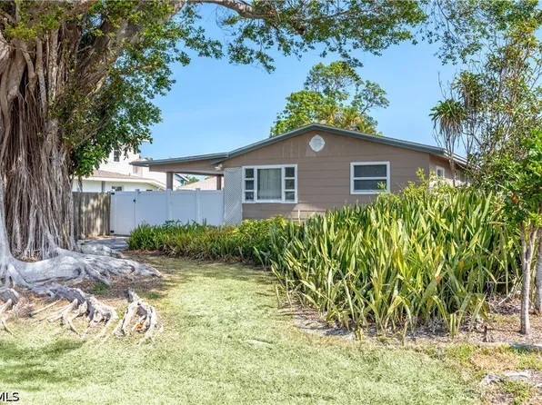 547 101st Ave N, Naples, FL 34108