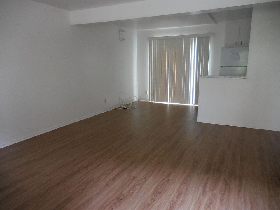 1st image of 807 Embarcadero Del Norte APT 9