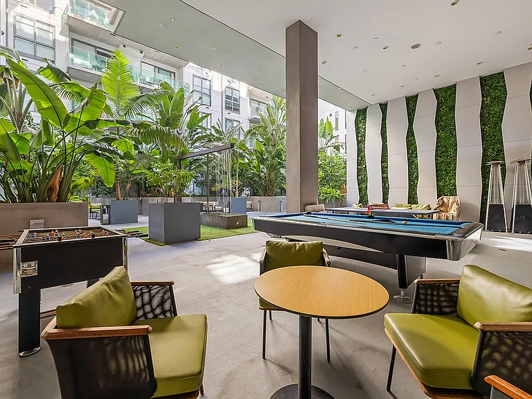 Skylux on Wilshire — Photo 44