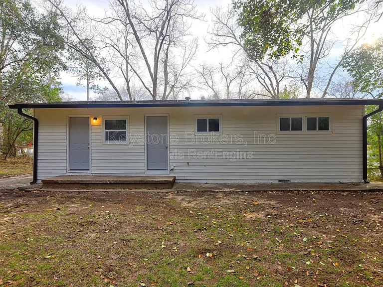2477 Thrasher Ave — Photo 3