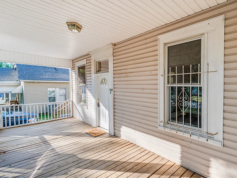 753A Leonard St — Photo 4