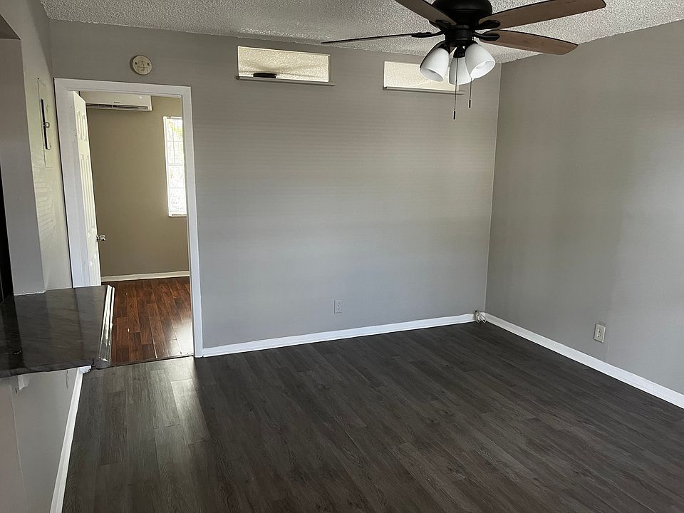 2nd image of 2829 Van Buren St APT 205