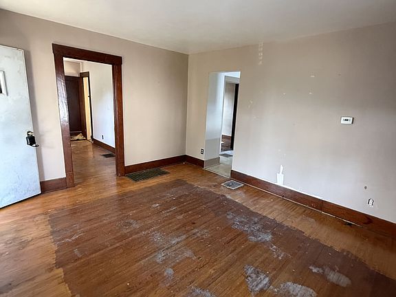 4th image of 1272 W King St
