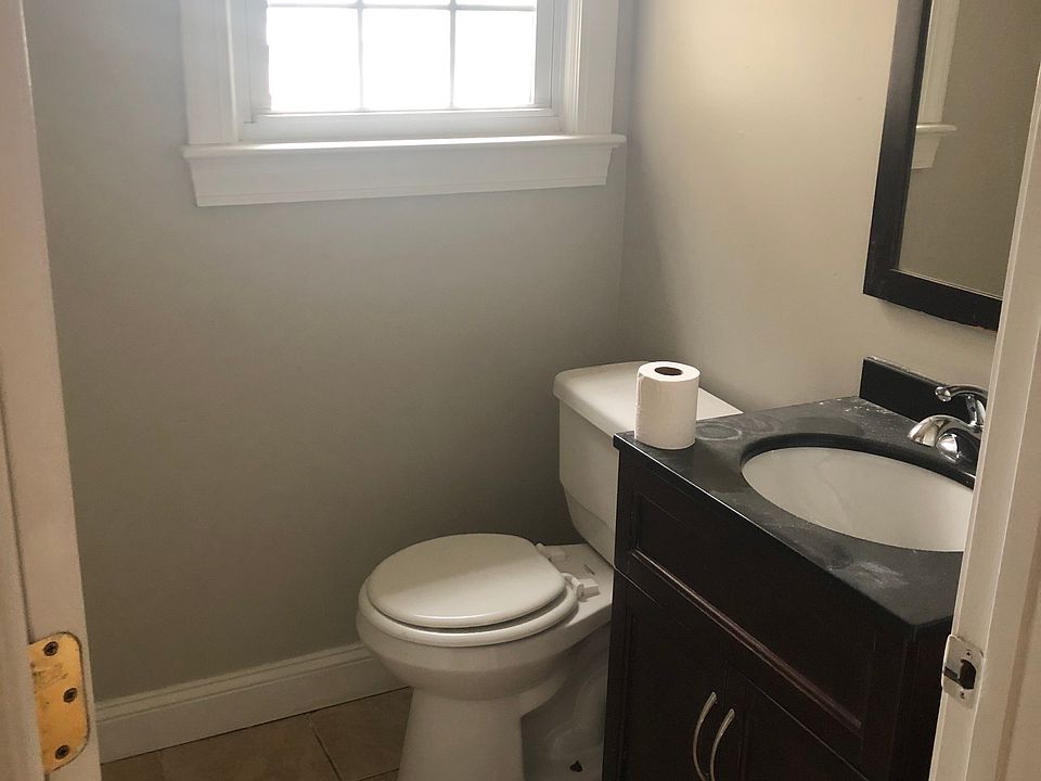 2nd image of 605 Perry Rd